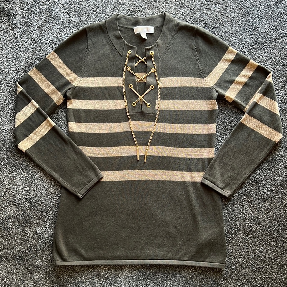 Women’s Michael Kors Long Sleeve Top w/Gold Chain Detail - M